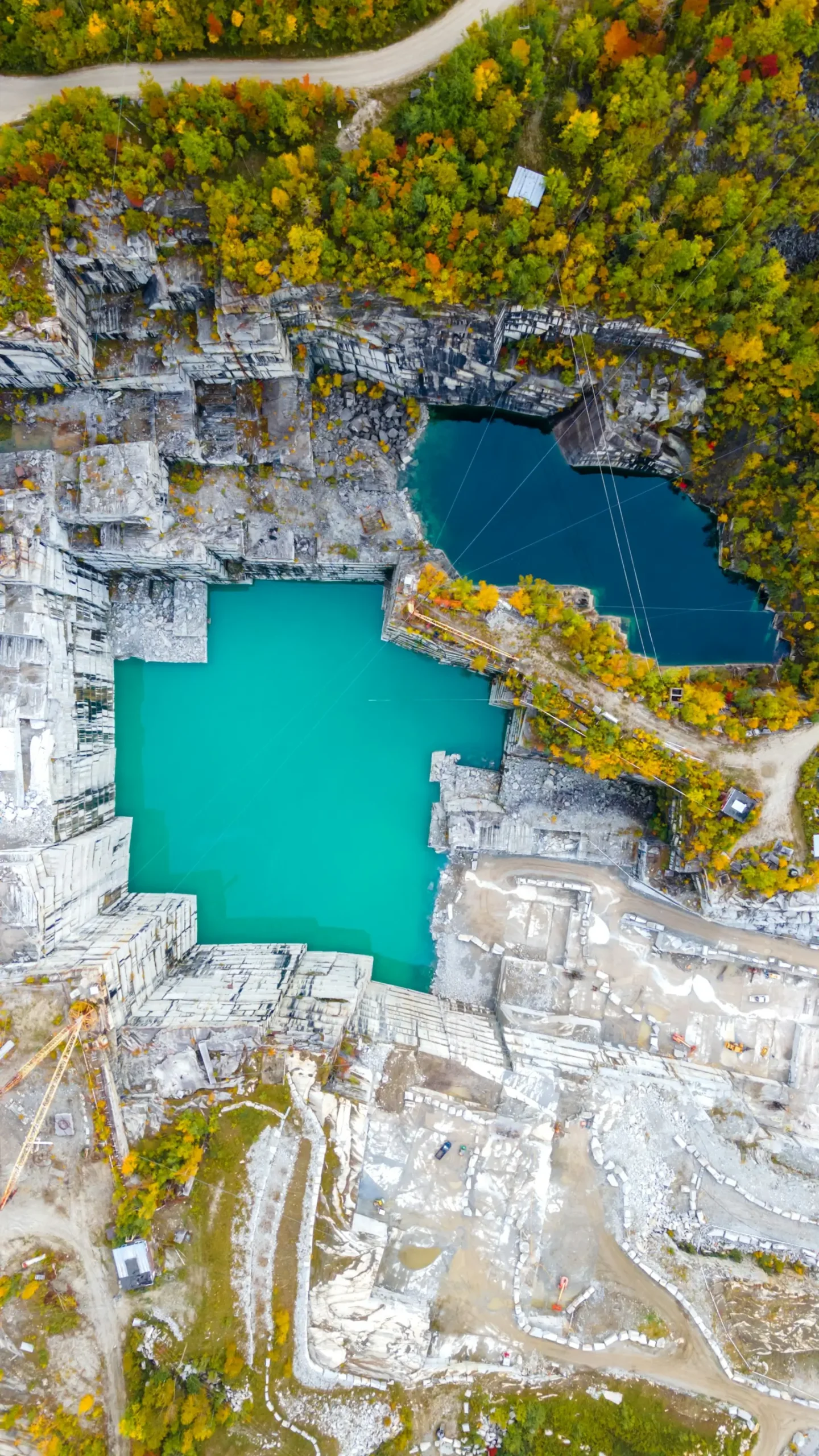 Mineral quarry and raw material origin