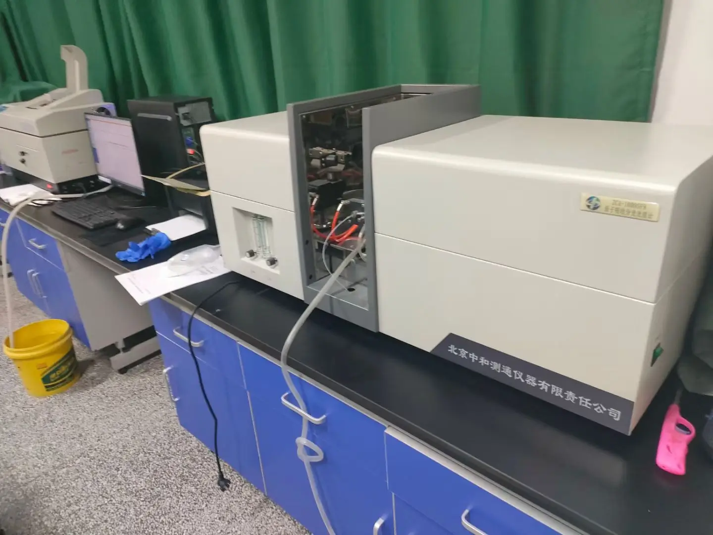 Industrial Mineral Applications for Filtration, Adsorption and Desiccant Projects Laboratory analytical instrument